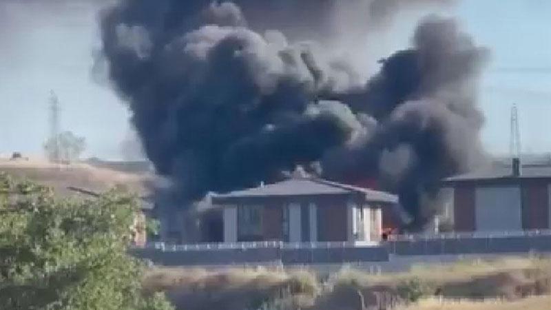 Tuzla’da Villa Yangını: Ekiplerin Müdahalesiyle Söndürüldü