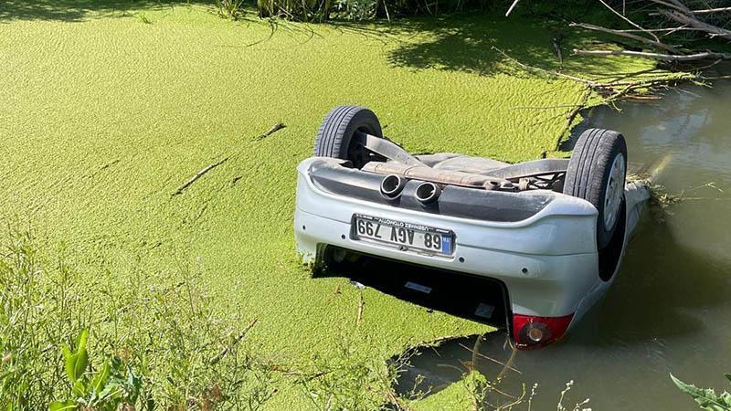 Drenaj Kuyusunda Otomobil Faciası: 2 Kişi Hayatını Kaybetti