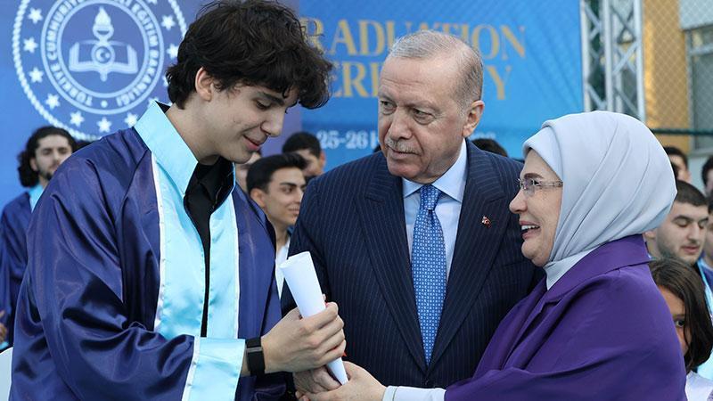 Erdoğan Ailesi Mezuniyet Töreninde Bir Araya Geldi