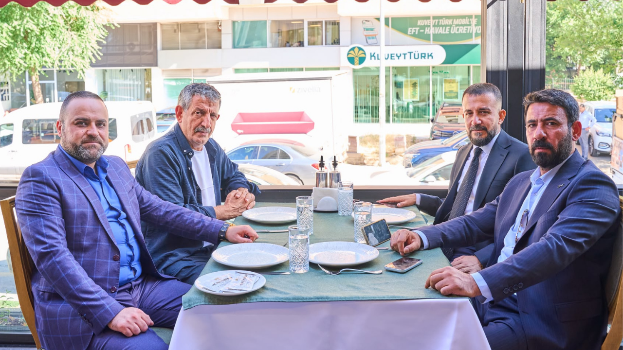 Sinemadan Doğan Dostluk Yıllara Meydan Okudu: Gani Rüzgar Şavata ile Aziz Savaş Yeniden Bir Araya Geldi