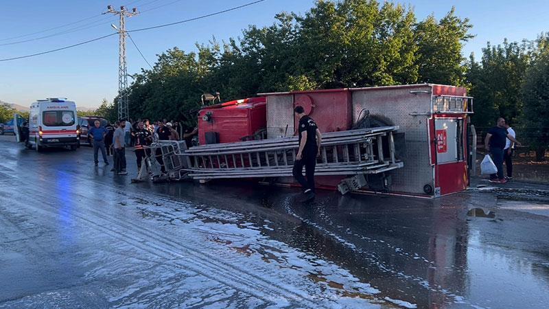 Yangına Giderken Kaza! İtfaiye Aracı Devrildi: 4 Yaralı