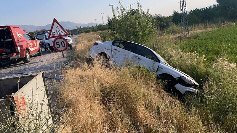 Otomobil şarampole devrildi: İtfaiye ekipleri 3 kişiyi kurtardı
