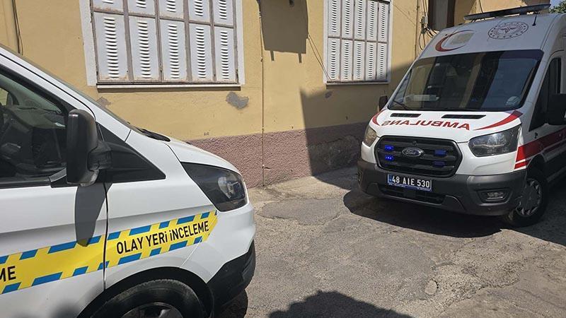 YAKINLARI HABER ALAMADI, ÇİFT EVDE ÖLÜ BULUNDU