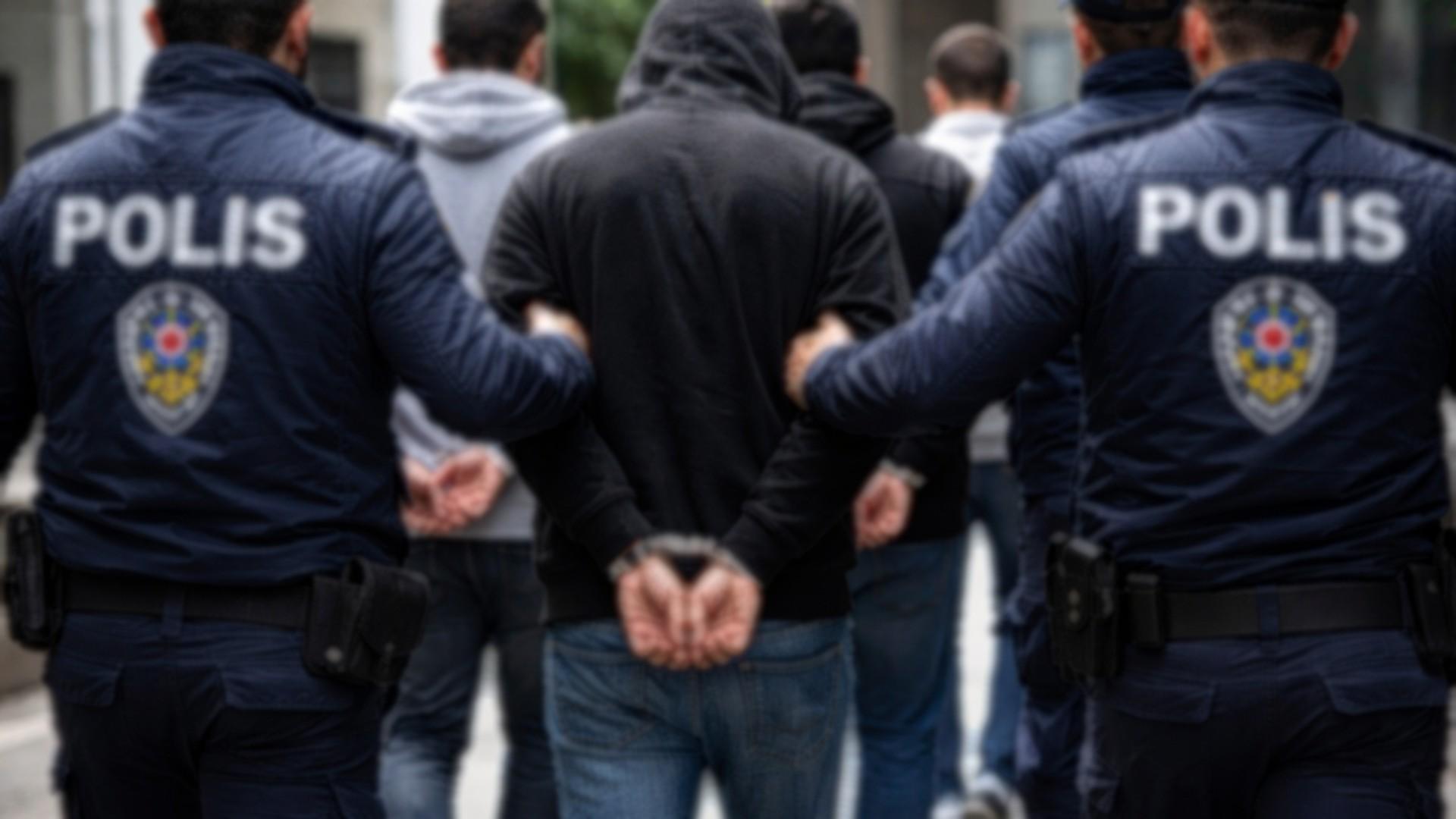 Mersin’de yasa dışı bahis hesabı bulunan kişileri dolandıran 6 şüpheli tutuklandı