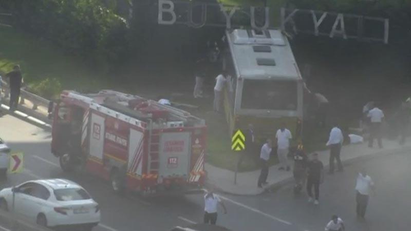 İstanbul’da korkutan kaza! İETT otobüsü sitenin bahçe duvarına girdi