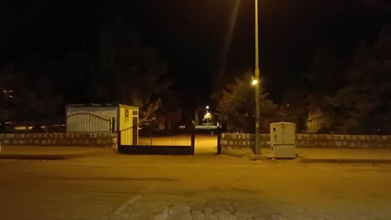 Nusaybin’de parkta oturan kadının başına yorgun mermi isabet etti