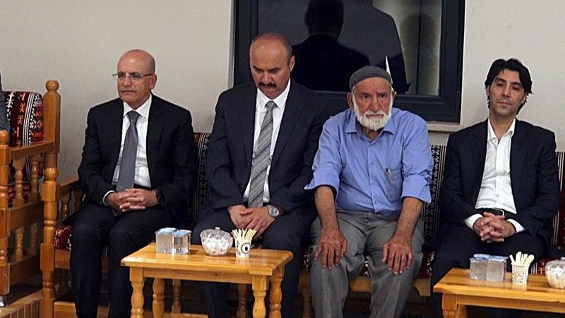 Bakan Şimşek, Batman’da yangında hayatını kaybeden yeğeninin taziyesine katıldı