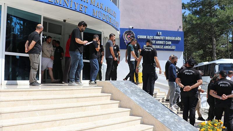 Çubuk’ta denetim noktalarını mesaj grubundan paylaşan 36 şüpheli yakalandı