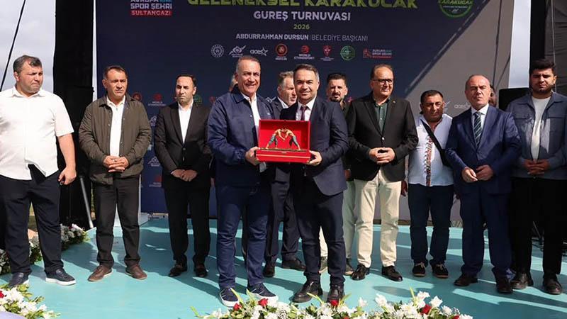 Sultangazi’de uluslararası karakucak heyecanı: 15 ülkeden 1200 sporcu güreşti