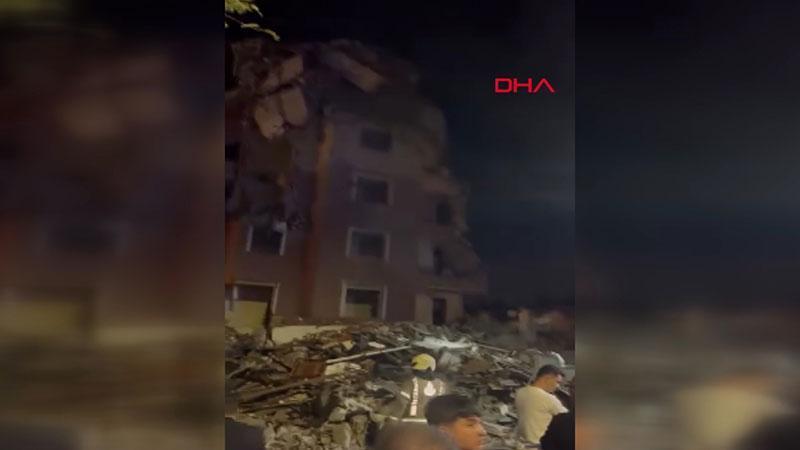 Küçükçekmece’de yıkım sırasında binanın bir bölümü çöktü: 2 yaralı