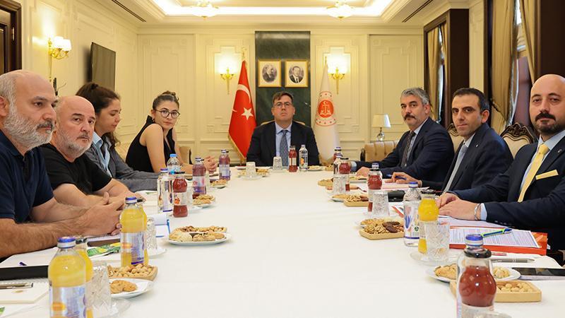 Adalet Bakanlığı, depremde yakınlarını kaybeden ailelerle görüştü