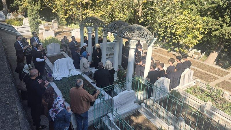 Zeki Müren, vefatının 30’uncu yılında kabri başında anıldı