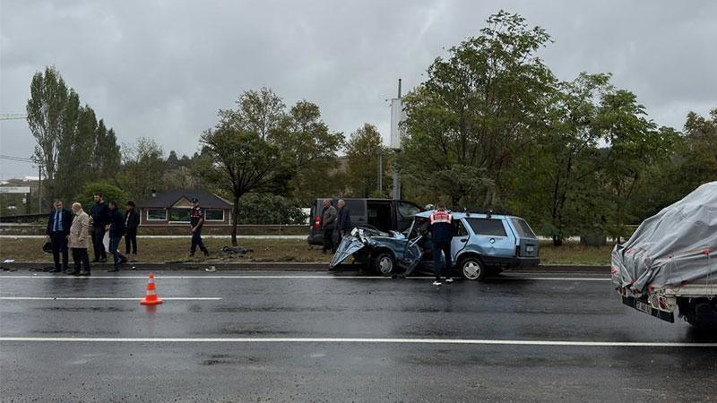 Yalova-Bursa yolunda feci kaza: Otomobil ikiye bölündü, 1 kişi öldü