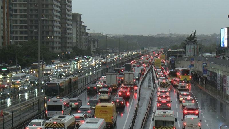 İstanbul trafiğinde yoğunluk yüzde 85’e ulaştı