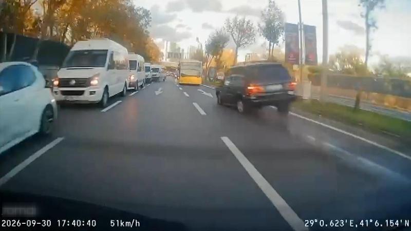 Sarıyer’de cip refüjü aşarak İETT otobüsüne çarptı: 3 yaralı