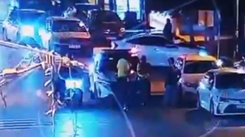 Polisten hayat kurtaran Heimlich manevrası: Boğulmak üzere olan sürücüyü kurtardı