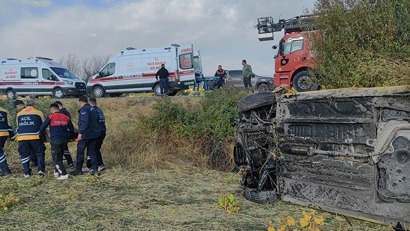 Adıyaman’ın Gölbaşı ilçesinde kontrolden çıkan taksinin şarampole devrilmesi sonucu 5 kişi yaralandı.