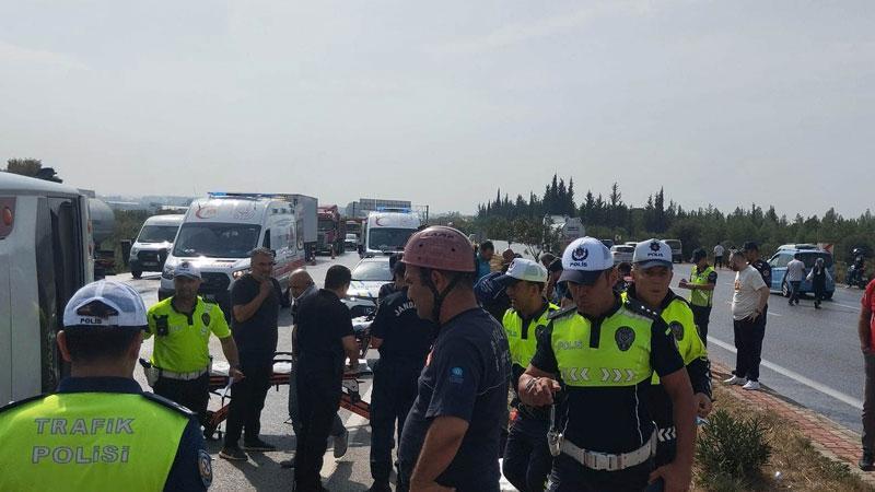 Antalya-Isparta Yolunda Midibüs Devrildi: Yaralılar Var